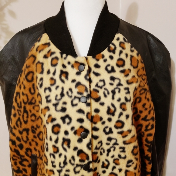 FUZZY LEOPARD BOMBER JACKET - Picture 4 of 8